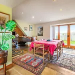 Seaton Court - Uk31955