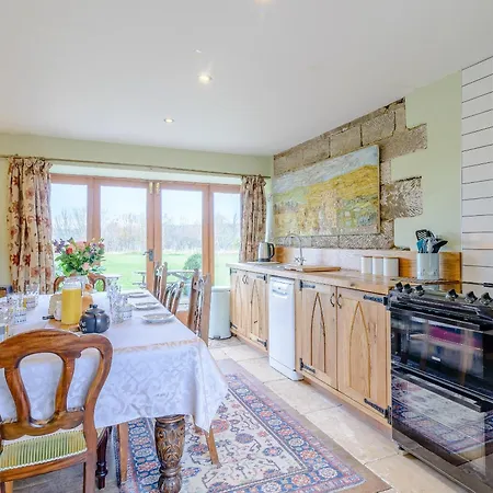 Seaton Court - Uk31955