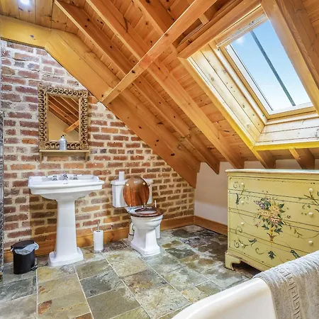 Seaton Court - Uk31955